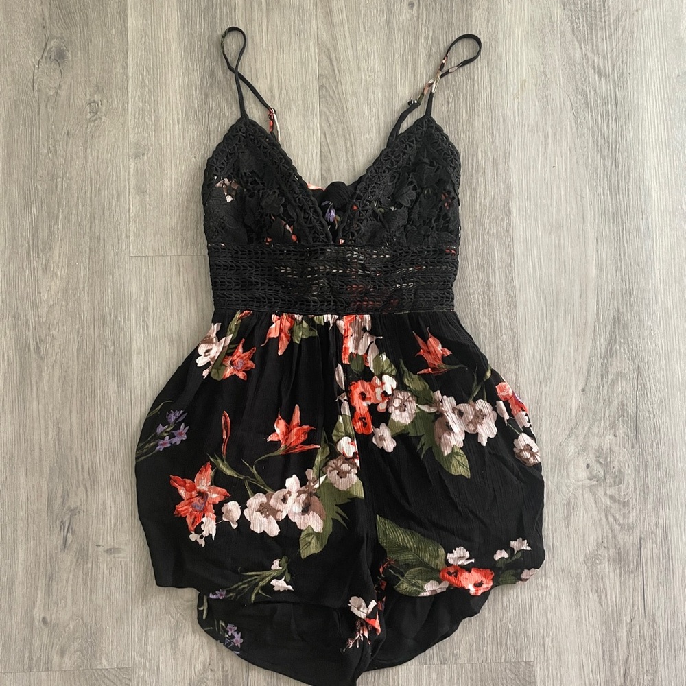 ILLA ILLA Floral romper with back tie